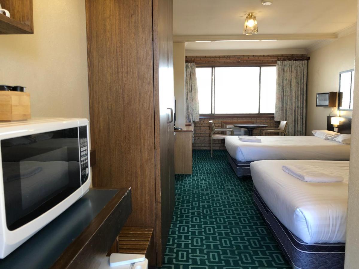 Canberra Lyneham Motor Inn エクステリア 写真