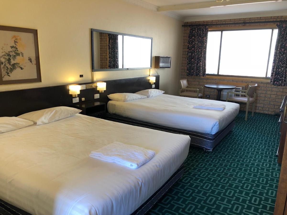 Canberra Lyneham Motor Inn エクステリア 写真