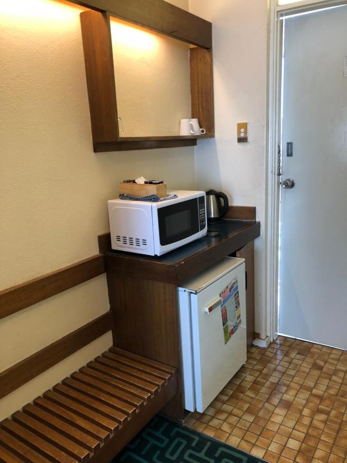 Canberra Lyneham Motor Inn エクステリア 写真