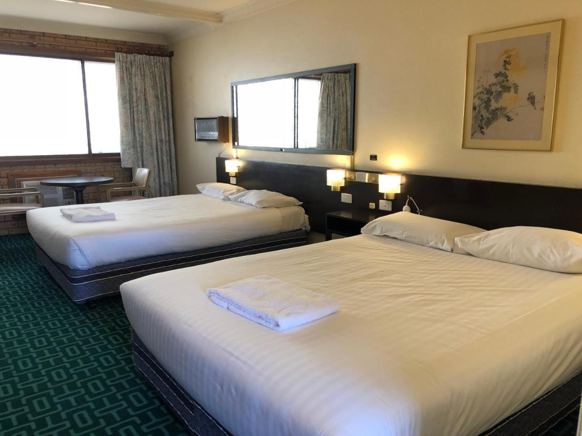 Canberra Lyneham Motor Inn エクステリア 写真