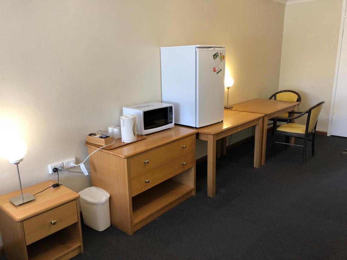 Canberra Lyneham Motor Inn エクステリア 写真