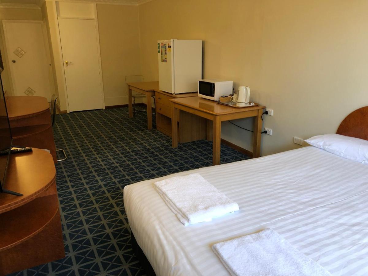 Canberra Lyneham Motor Inn エクステリア 写真