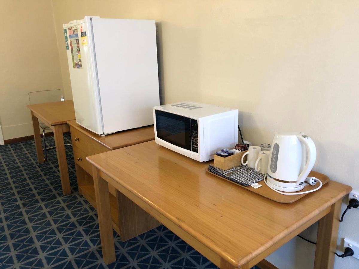 Canberra Lyneham Motor Inn エクステリア 写真