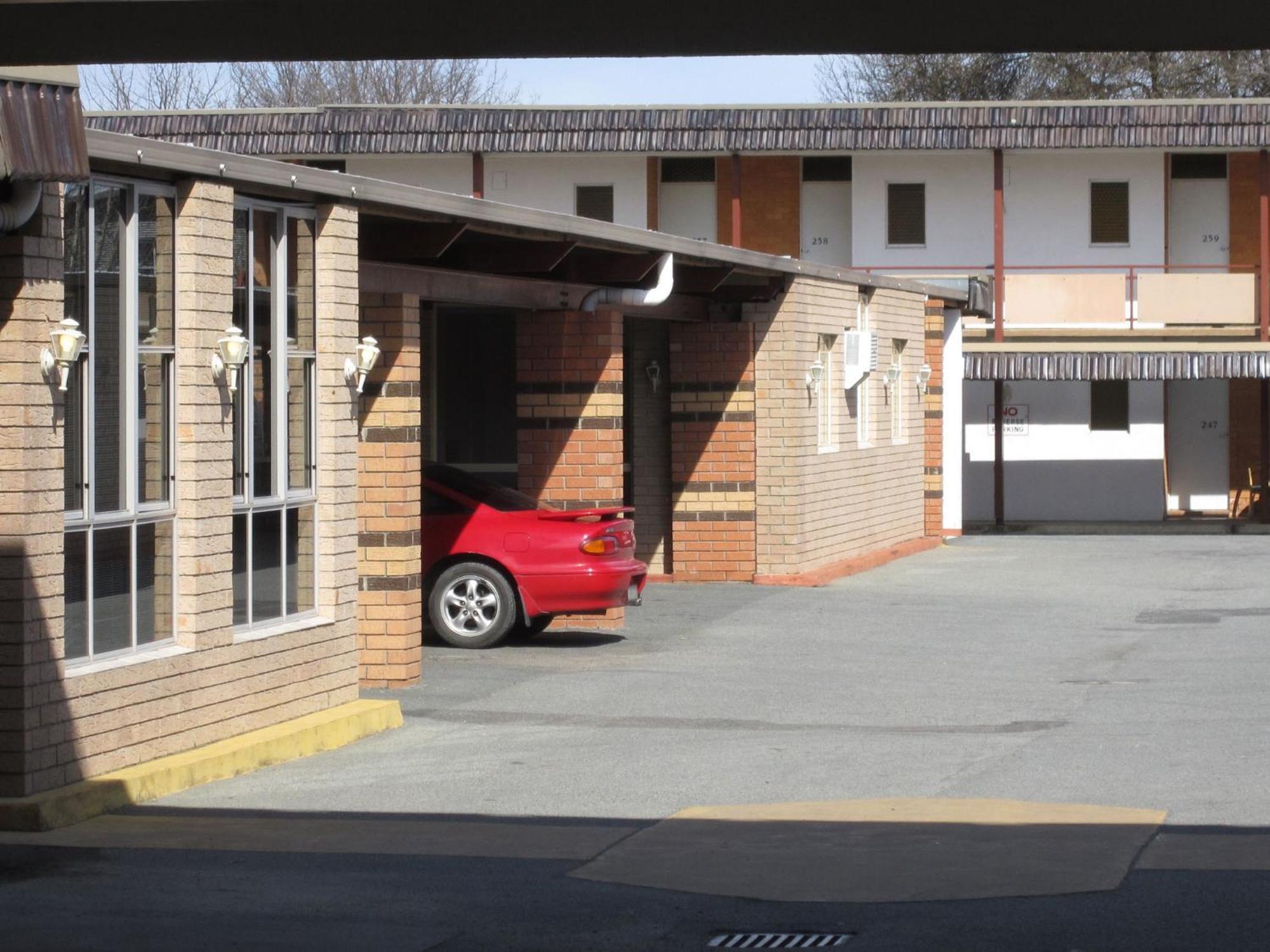 Canberra Lyneham Motor Inn エクステリア 写真