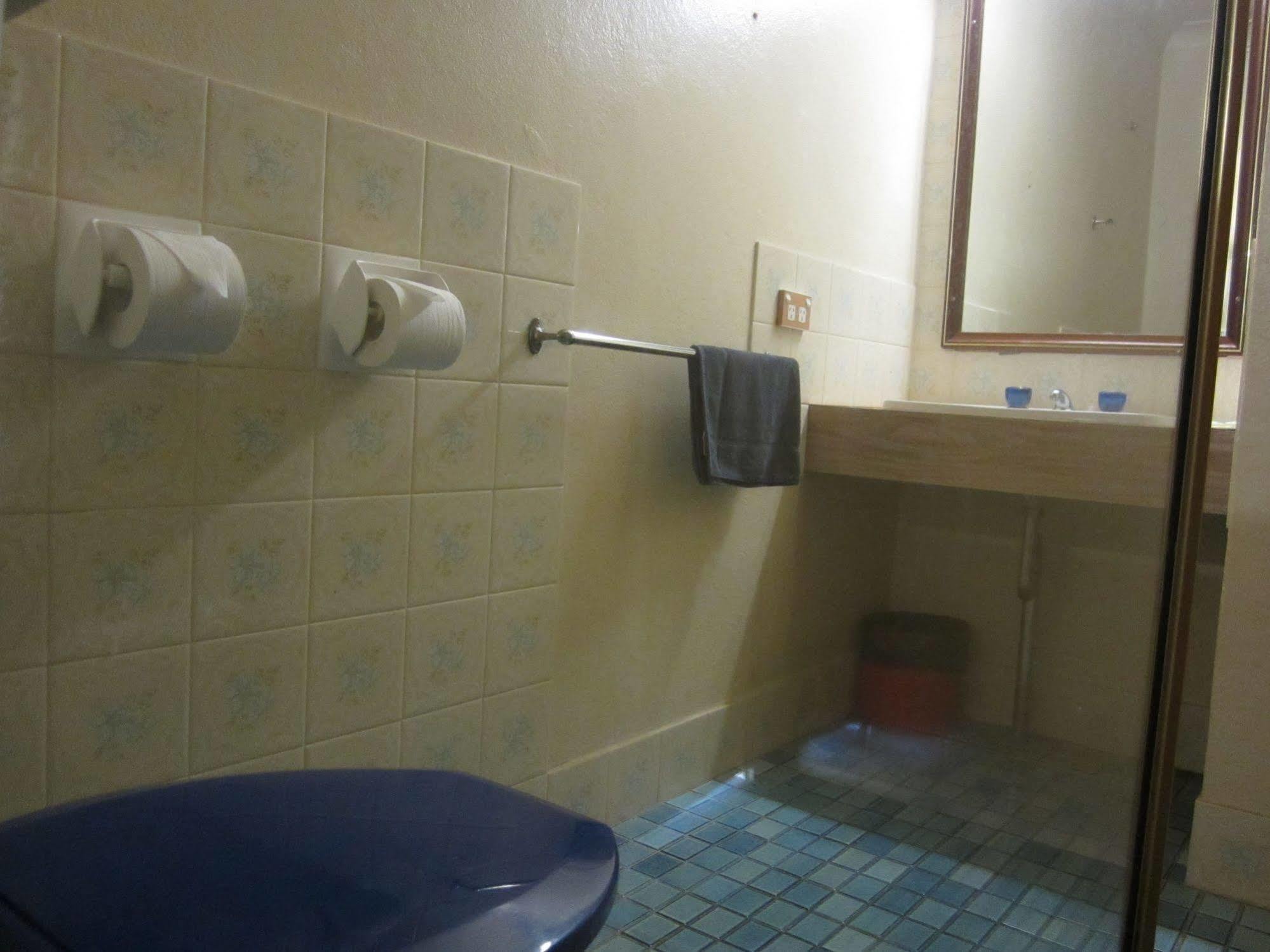 Canberra Lyneham Motor Inn エクステリア 写真