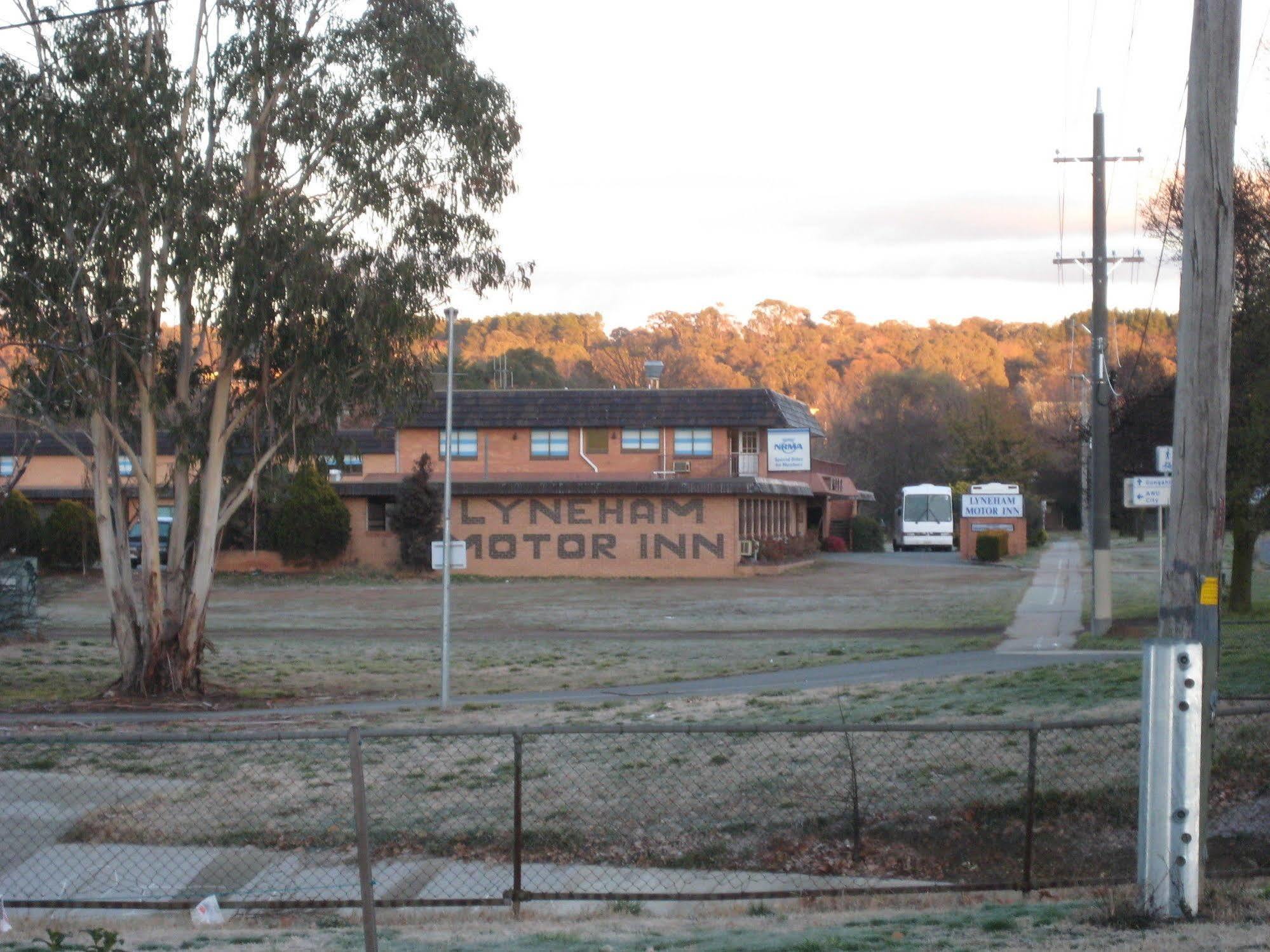 Canberra Lyneham Motor Inn エクステリア 写真